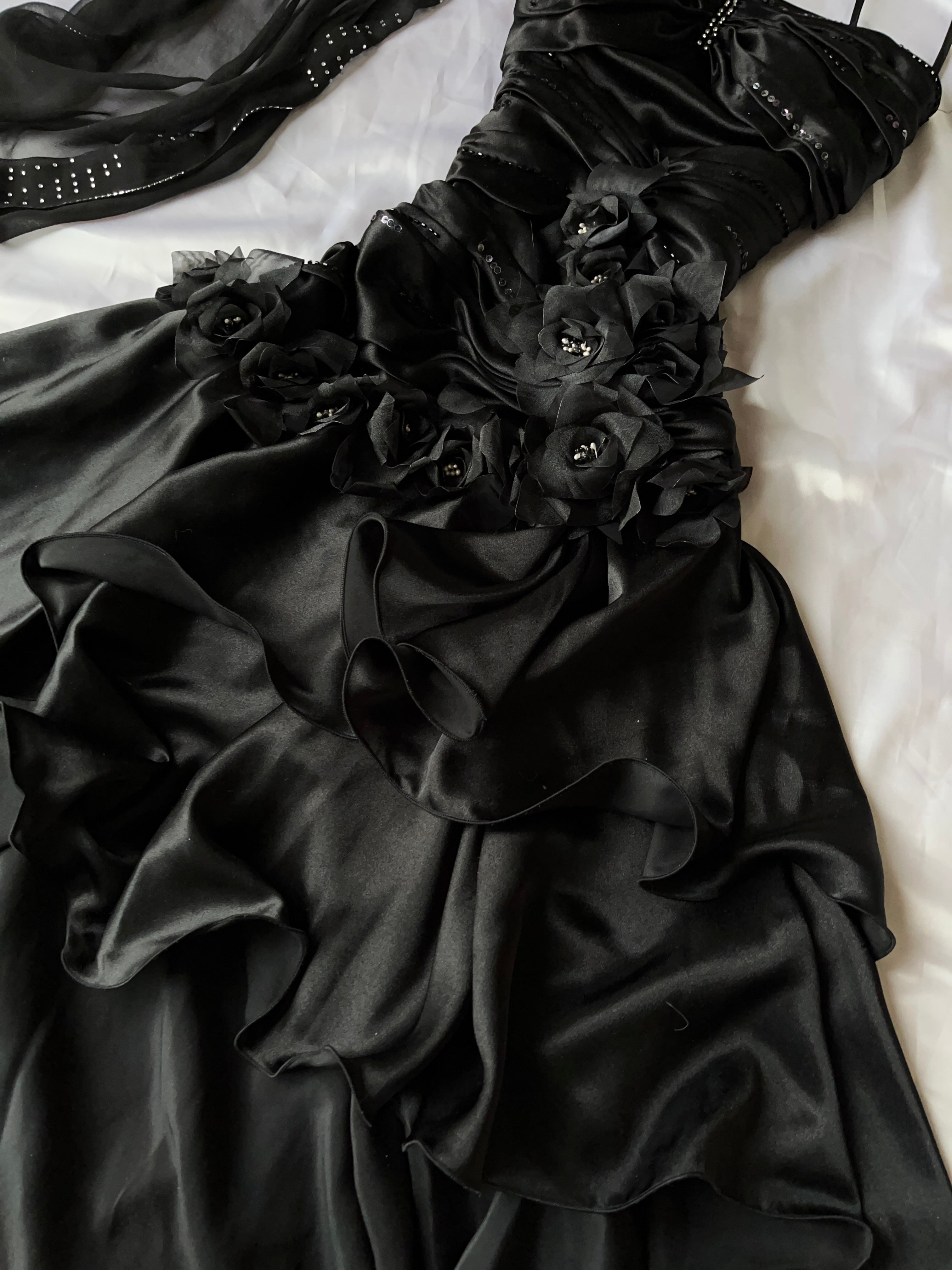 Beautiful Viral black high-low style prom dress + scarf