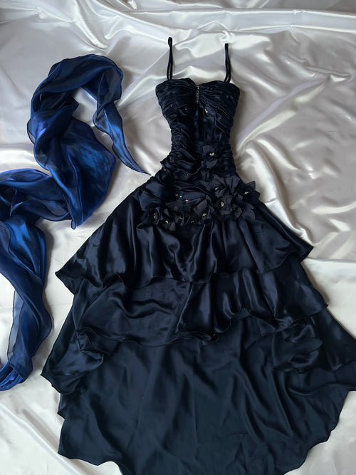 Beautiful Viral navy blue high-low style prom dress + scarf