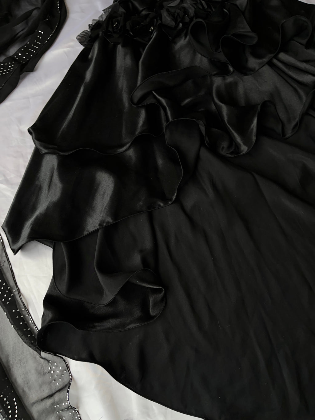Beautiful Viral black high-low style prom dress + scarf