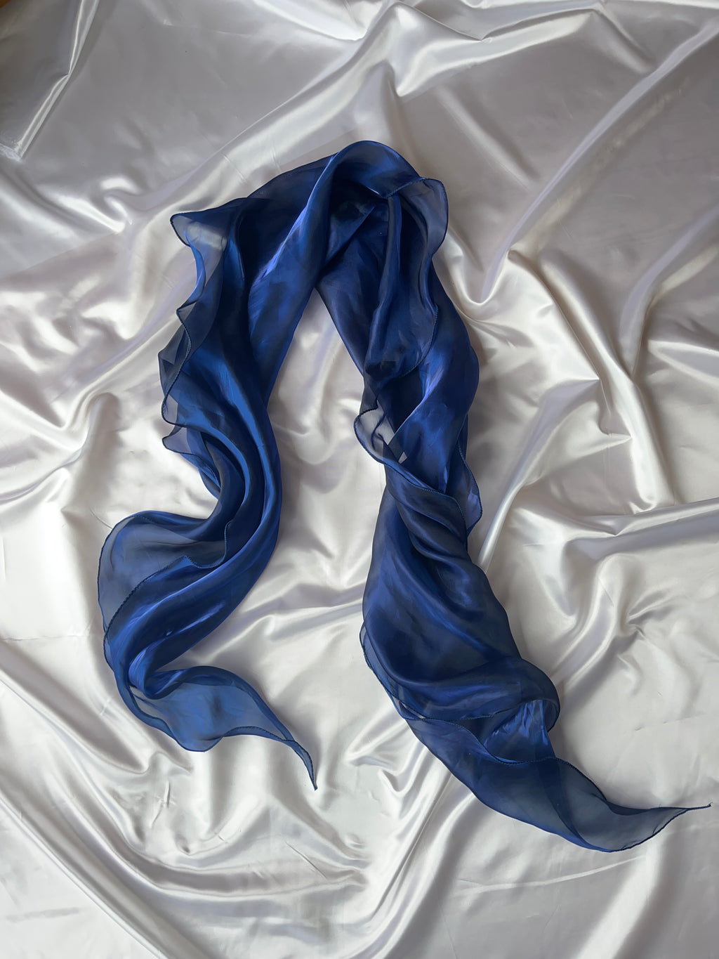 Beautiful Viral navy blue high-low style prom dress + scarf