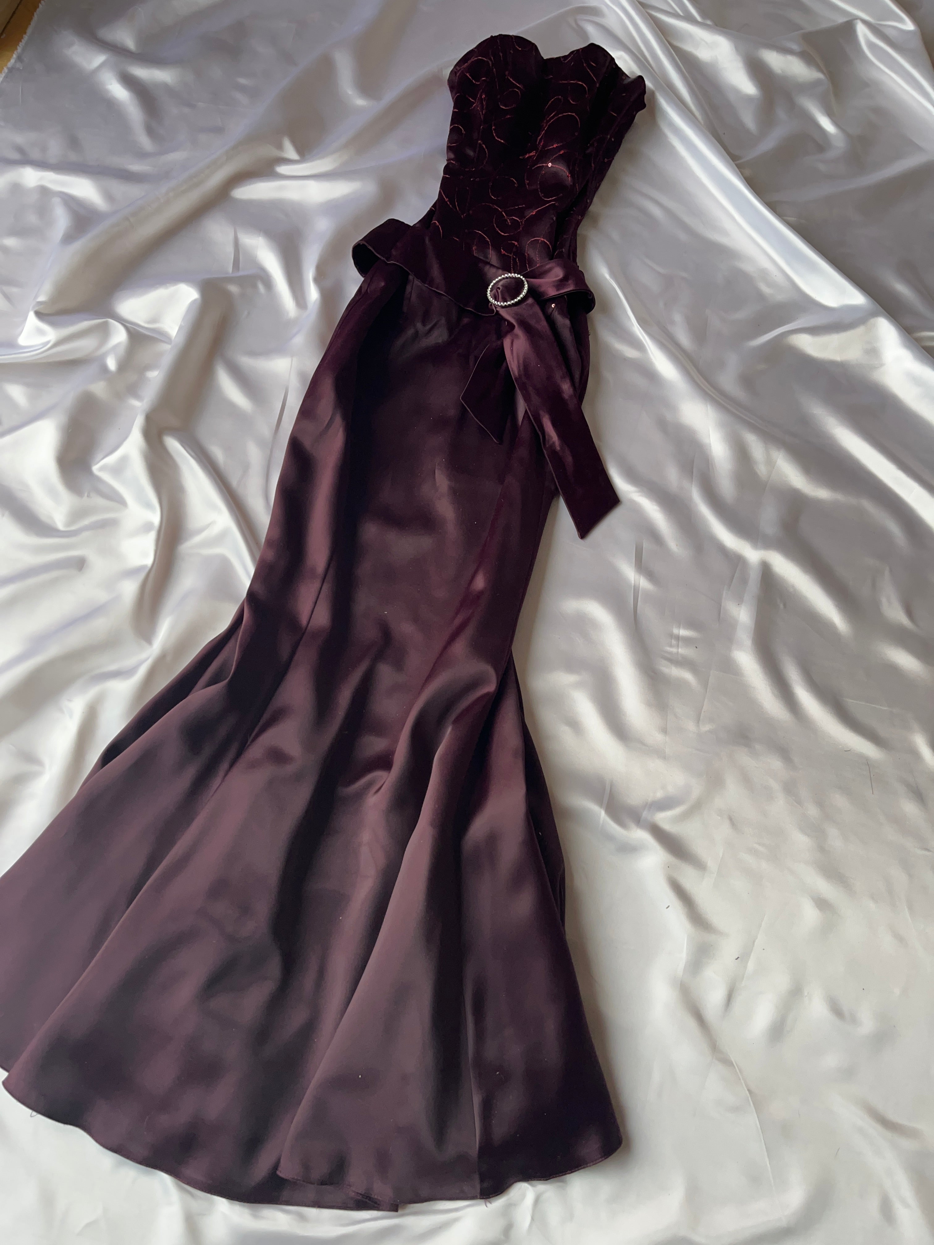 Mermaid 2000s style dark burgundy dress + matching scarf