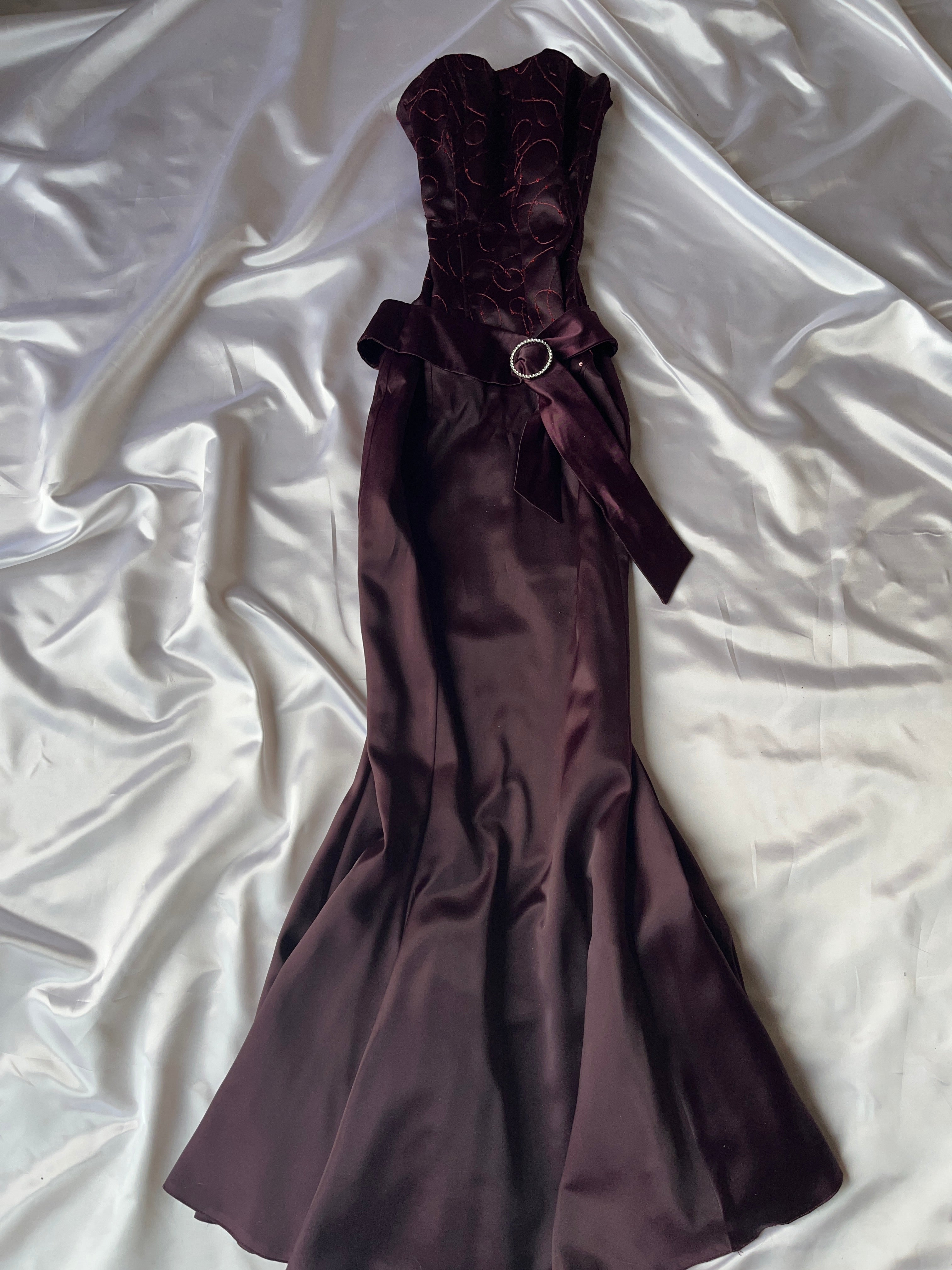 Mermaid 2000s style dark burgundy dress + matching scarf