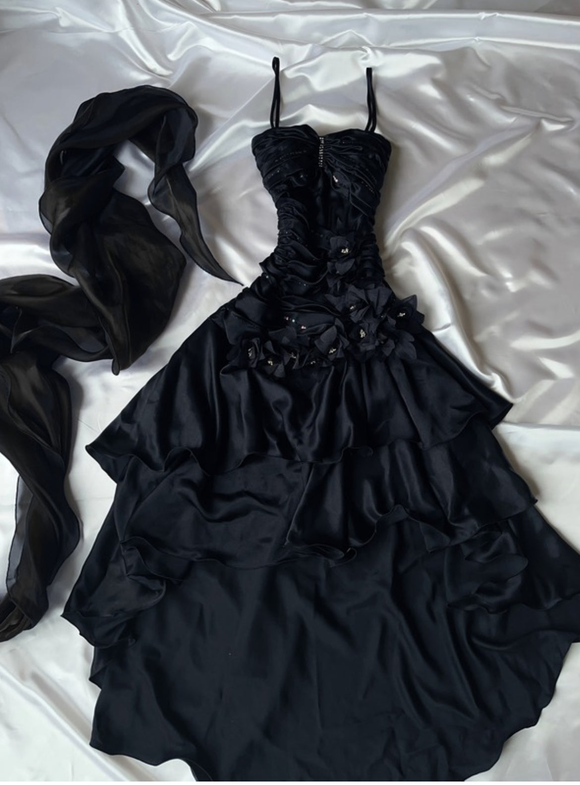 Beautiful Viral black high-low style prom dress + scarf